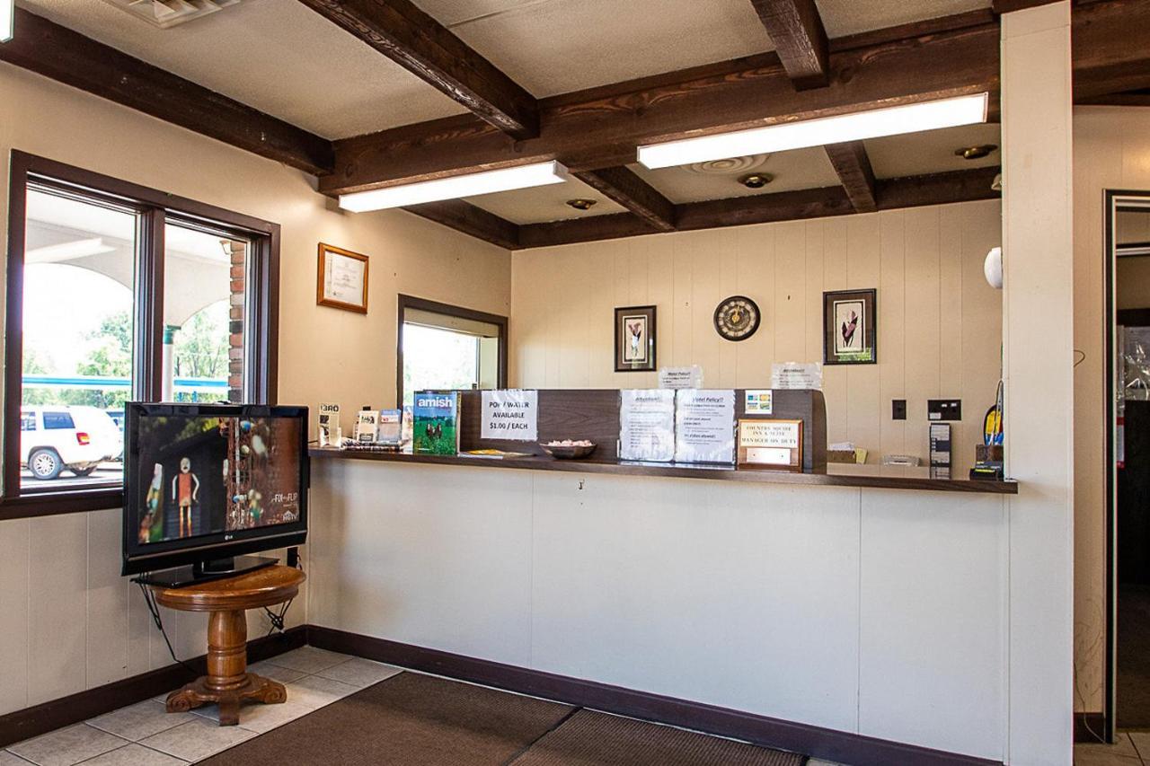 Country Squire Inn And Suites Coshocton Bagian luar foto