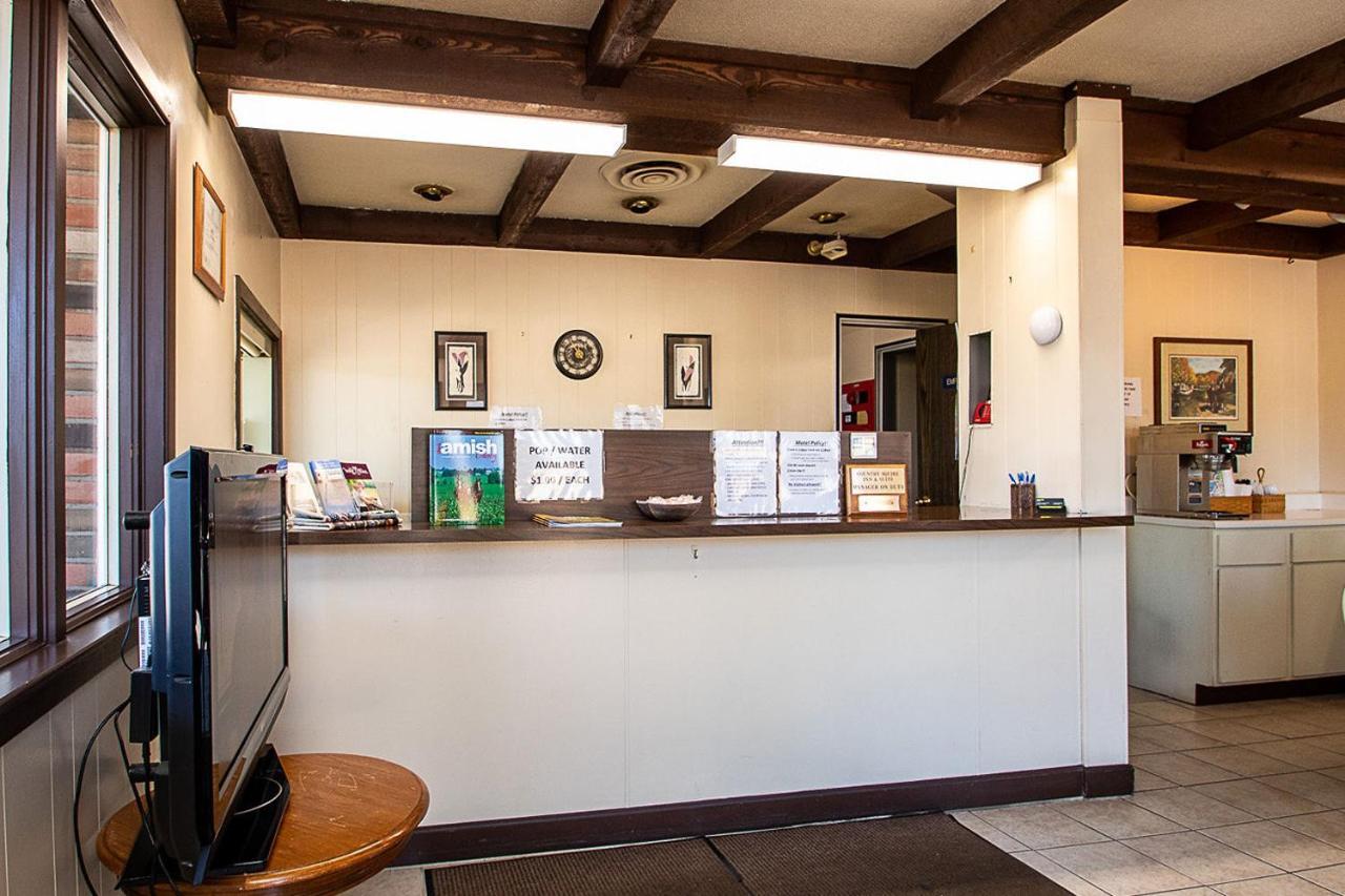 Country Squire Inn And Suites Coshocton Bagian luar foto