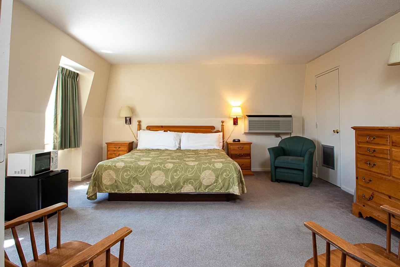Country Squire Inn And Suites Coshocton Bagian luar foto