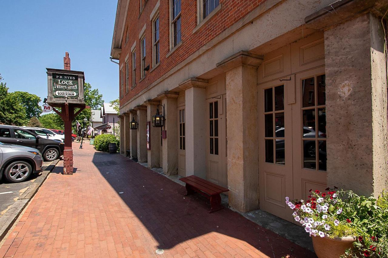 Country Squire Inn And Suites Coshocton Bagian luar foto