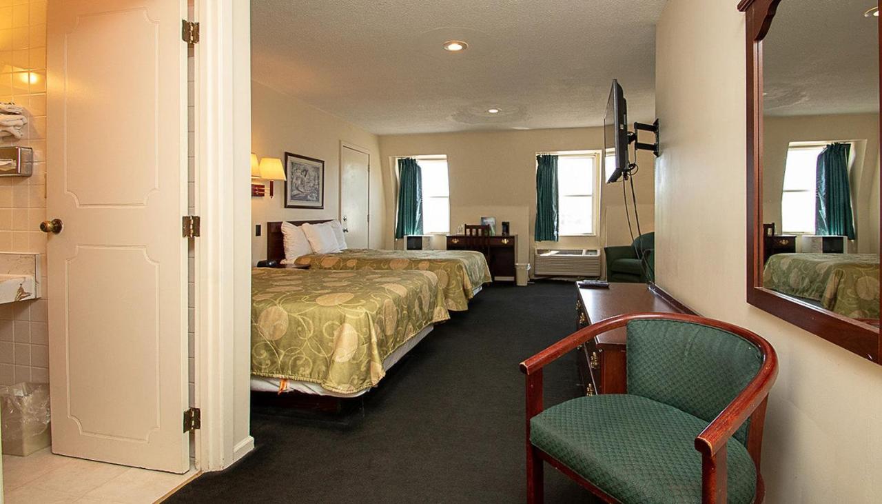 Country Squire Inn And Suites Coshocton Bagian luar foto