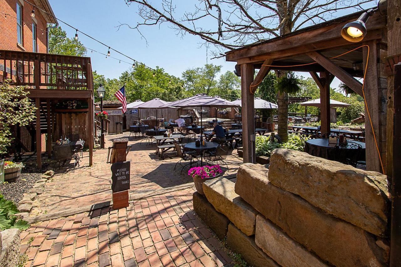 Country Squire Inn And Suites Coshocton Bagian luar foto
