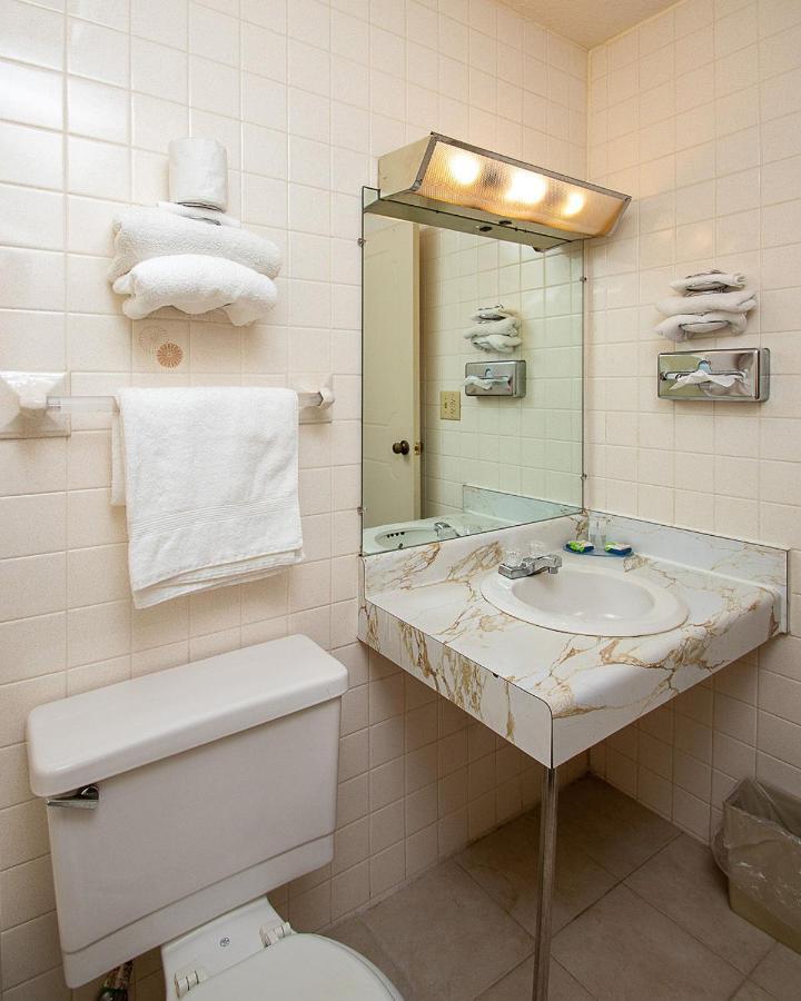 Country Squire Inn And Suites Coshocton Bagian luar foto